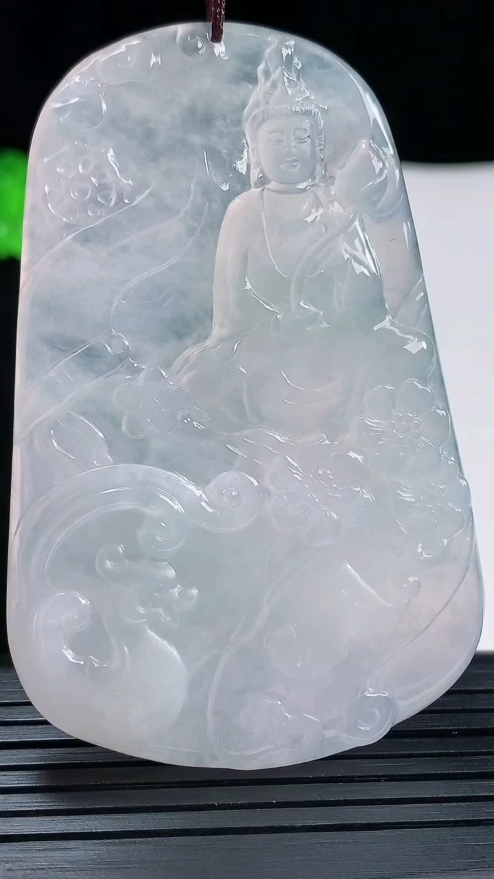 天然A货翡翠大势至菩萨吊坠，尺寸69-43-5.5重量:33.82g
5月20日