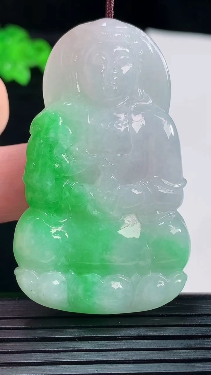 天然A货翡翠正装观音吊坠，尺寸55-33-5.6重量:22.66g
5月20日