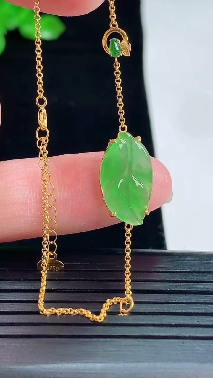 天然A货翡翠金枝玉叶 叶子手链，尺寸17-9-3重量:1.29g
5月20日