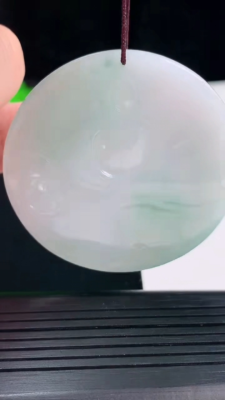 天然A货翡翠大日如来佛吊坠，尺寸50.5-7重量:36.00g
5月20日