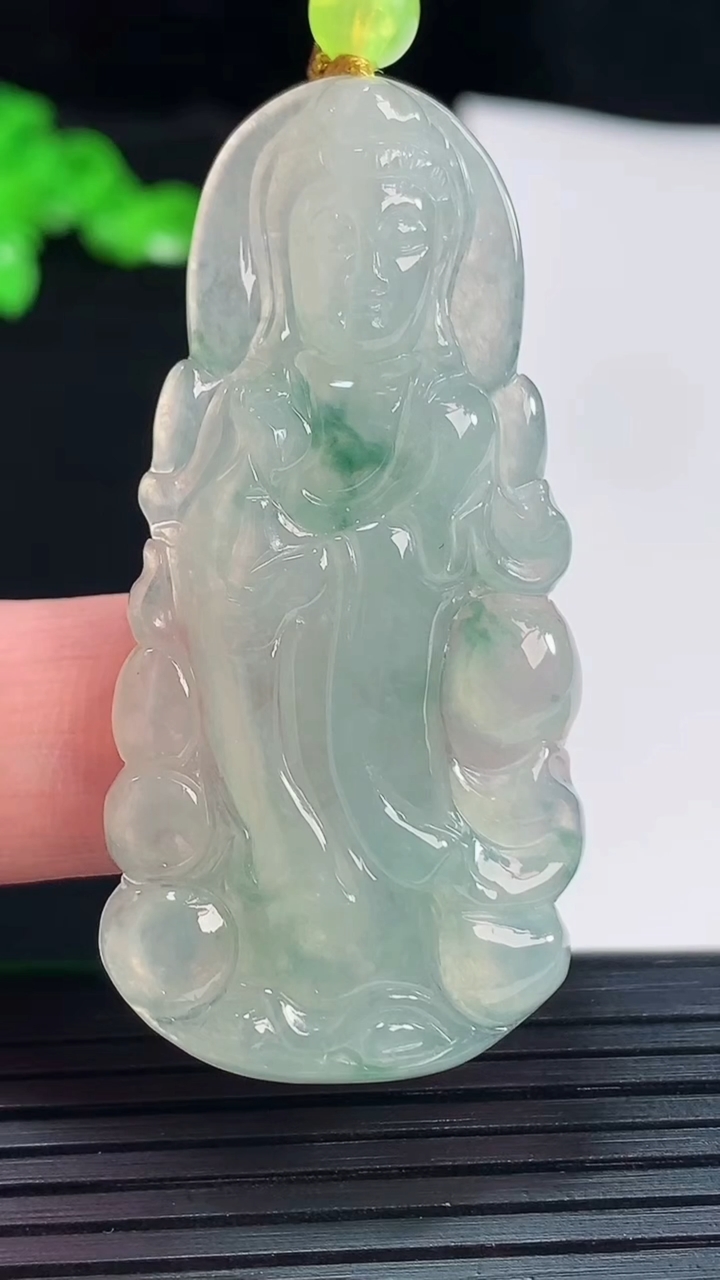 天然A货翡翠飘花动态观音吊坠，尺寸52-25-5.8重量:13.04g
5月20日