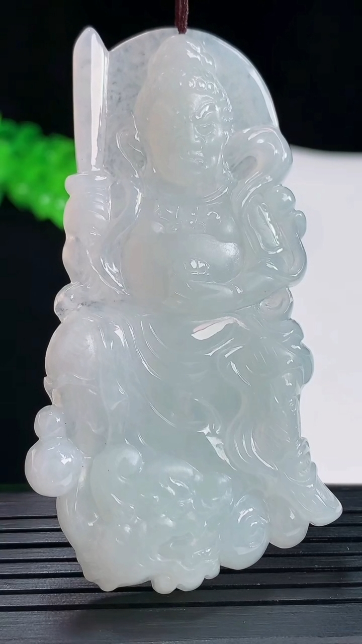 天然A货翡翠不动明王吊坠，尺寸73-39.5-6重量:30.86g
5月20日