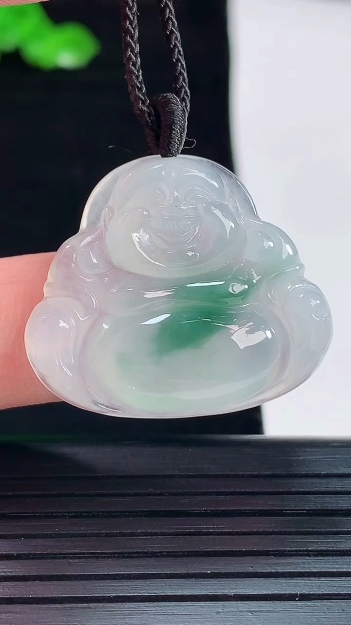 天然A货翡翠冰种飘花佛公吊坠，尺寸24.5-30-5.2重量:6.20g
5月20日
