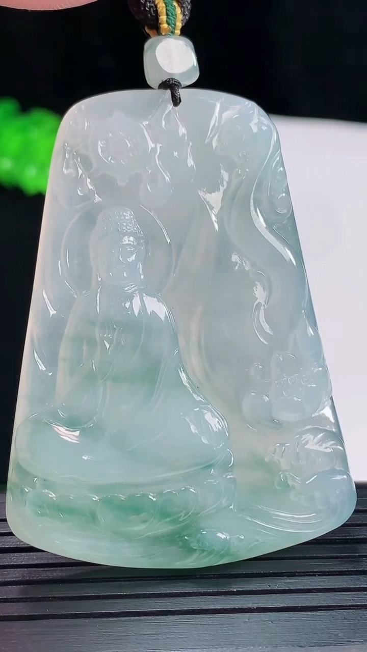 天然A货翡翠冰种飘花阿弥陀佛吊坠，尺寸58-42-5.6重量:33.02g
5月20日
