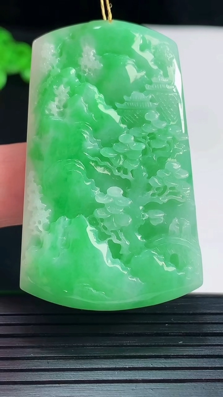 天然A货翡翠山水牌吊坠，尺寸51.6-32-7重量:24.08g
5月20日