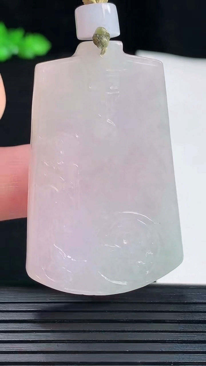 天然A货翡翠紫罗兰仿古龙牌吊坠，尺寸51.5-32.6-5.2重量:22.50g
5月20日