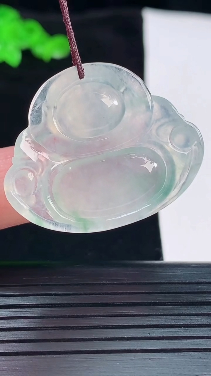 天然A货翡翠种飘花佛公吊坠，尺寸29-36-6.2重量:9.84g
5月20日