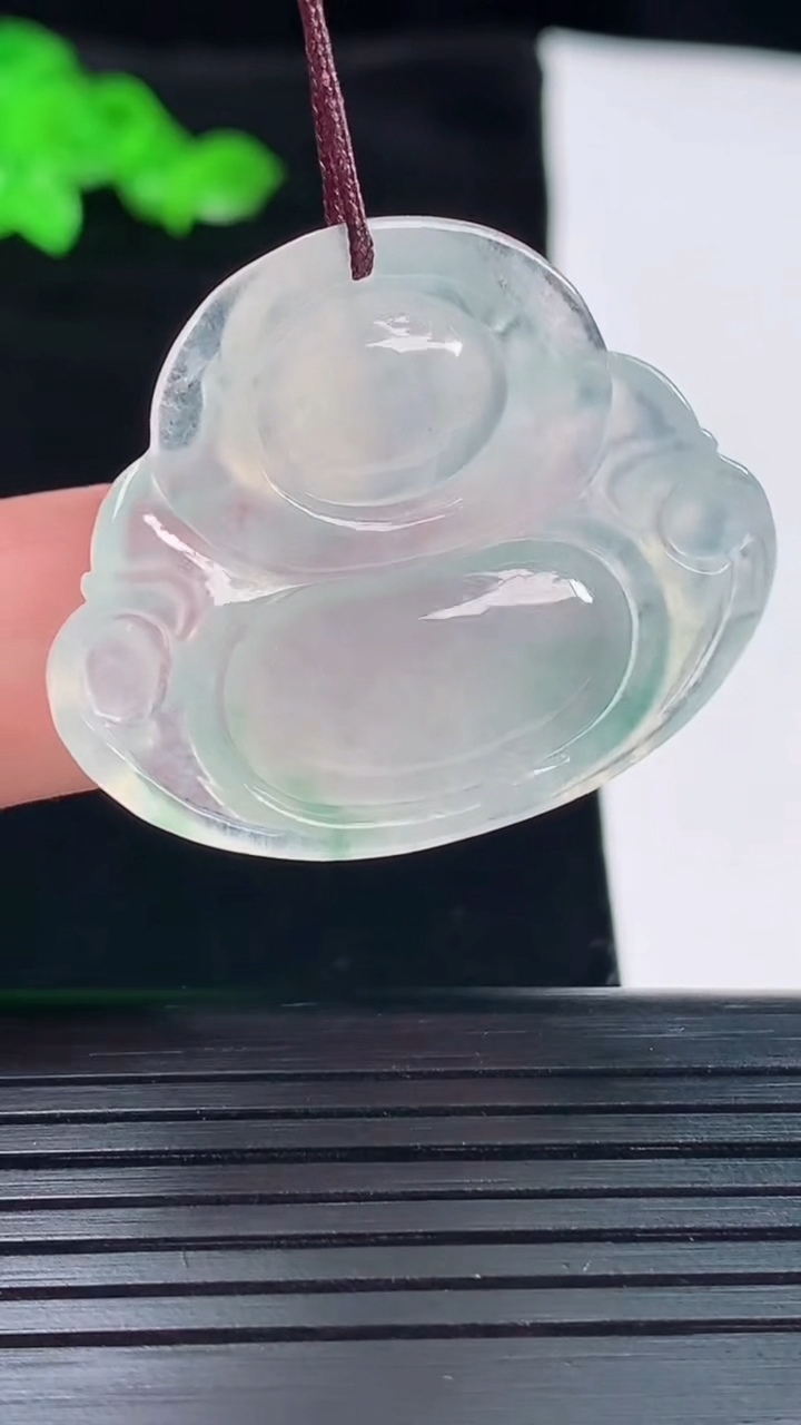 天然A货翡翠种飘花佛公吊坠，尺寸29-36-6.2重量:9.84g
5月20日