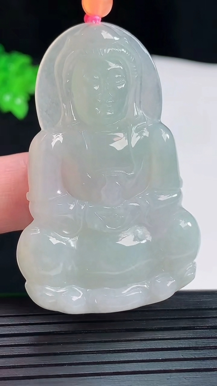 天然A货翡翠正装观音吊坠，尺寸55-36.6-5重量:19.10g
5月20日