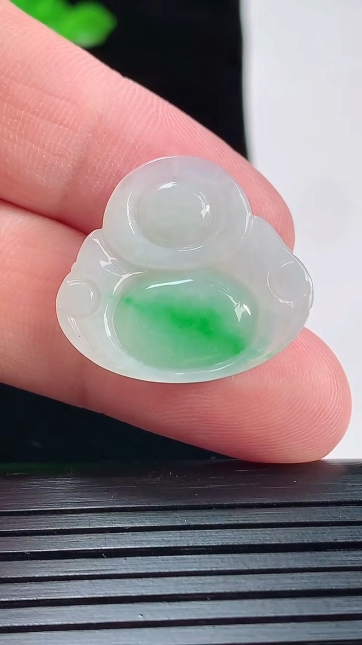 天然A货翡翠佛公吊坠，尺寸22.5-25-5重量:3.96g
5月20日