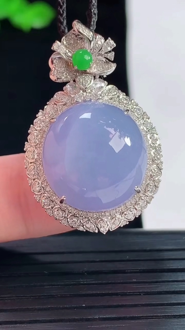 天然A货翡翠18k金紫罗兰蛋面吊坠，尺寸34-22.5-14，裸石17重量:8.46g
5月20日
