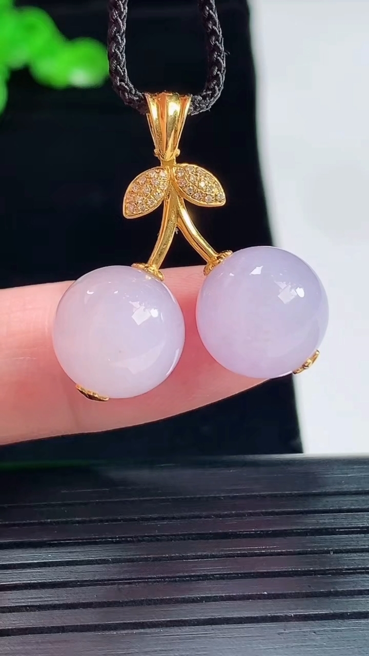 天然A货翡翠18k金紫罗兰圆珠吊坠，尺寸28-25-12，裸石12重量:6.85g
5月20日