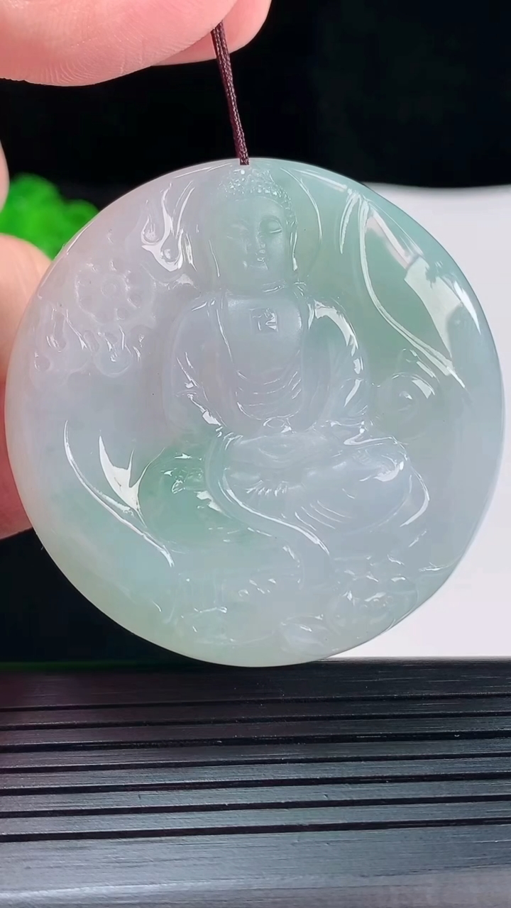 天然A货翡翠大日如来佛吊坠，尺寸50.5-7重量:36.00g
5月20日