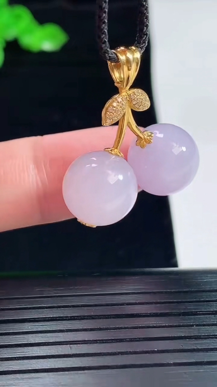 天然A货翡翠18k金紫罗兰圆珠吊坠，尺寸28-25-12，裸石12重量:6.85g
5月20日