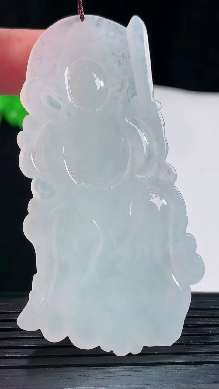 天然A货翡翠不动明王吊坠，尺寸73-39.5-6重量:30.86g
5月20日