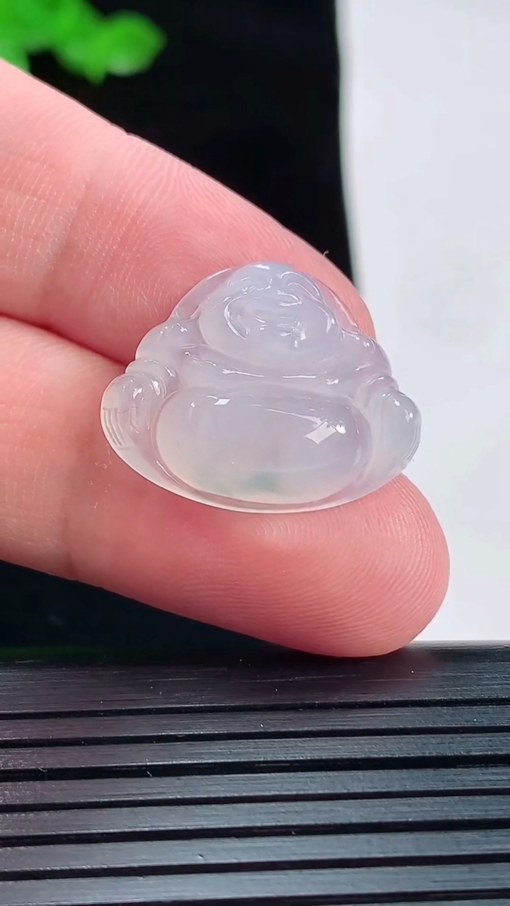 天然A货翡翠冰种飘花佛公吊坠，尺寸19-23-6重量:3.96g
5月20日