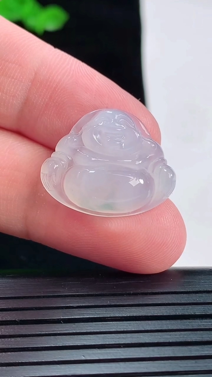 天然A货翡翠冰种飘花佛公吊坠，尺寸19-23-6重量:3.96g
5月20日
