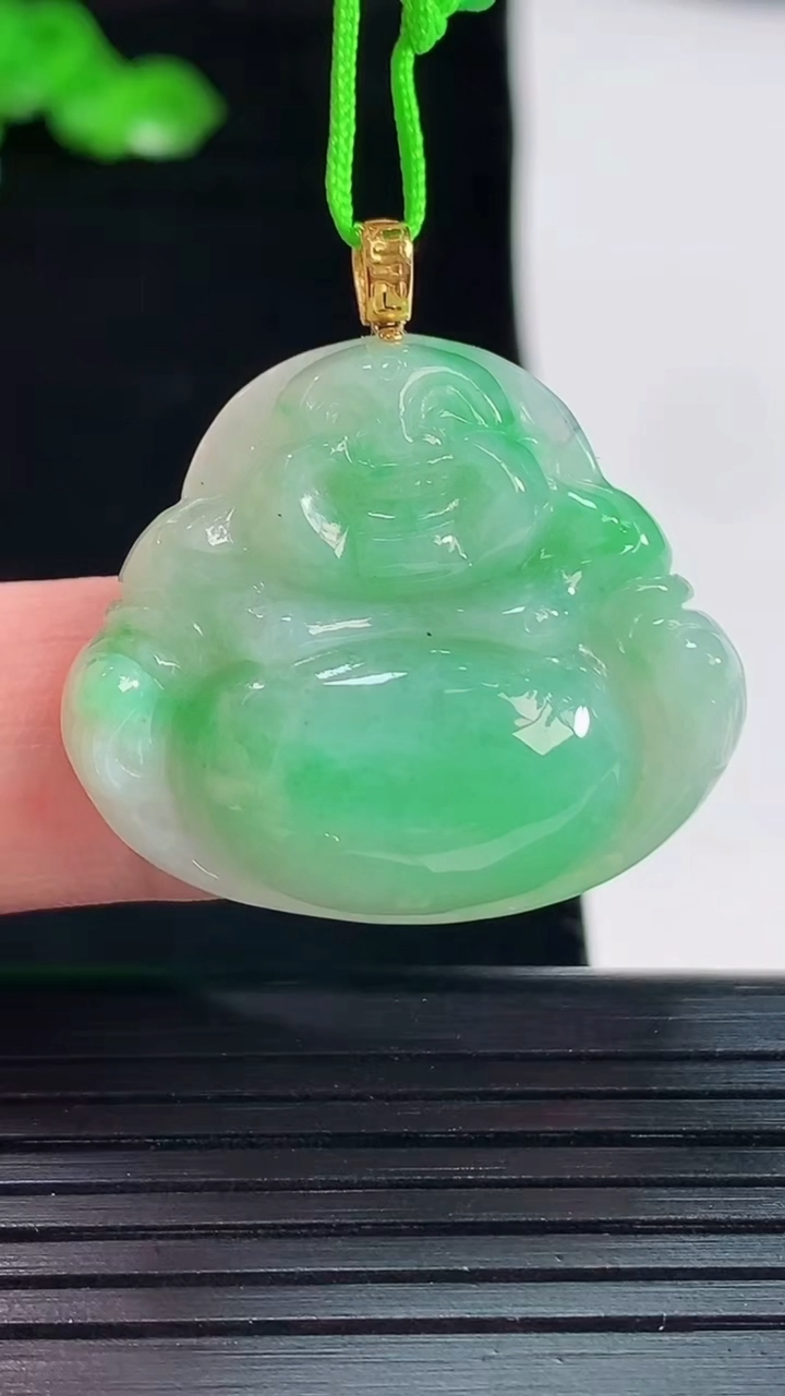 天然A货翡翠佛公吊坠，尺寸26-30-6.6重量:7.51g
5月20日