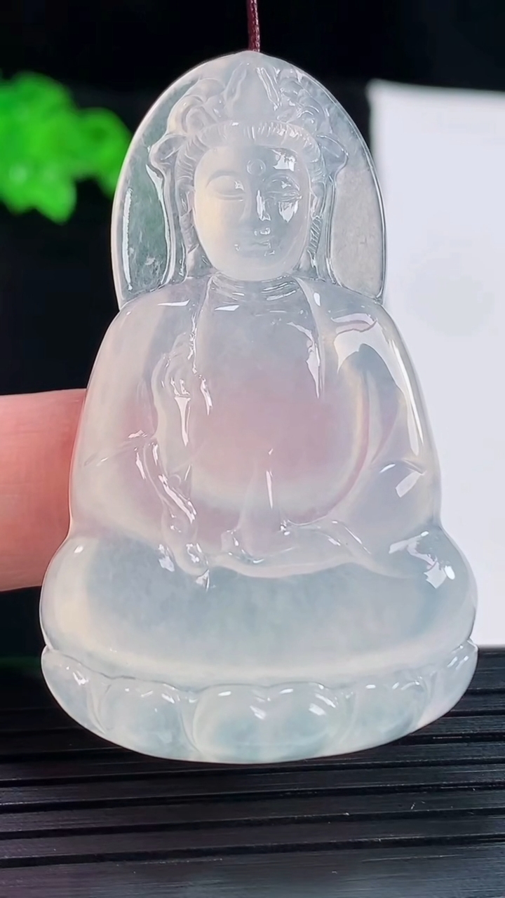 天然A货翡翠种白冰素衣观音吊坠，尺寸53-32-5.6重量:17.49g
5月20日