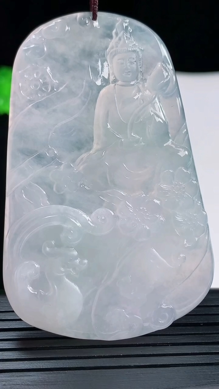 天然A货翡翠大势至菩萨吊坠，尺寸69-43-5.5重量:33.82g
5月20日