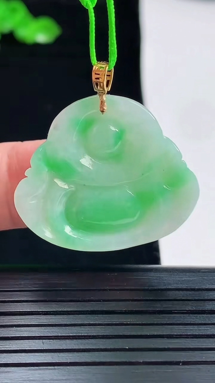 天然A货翡翠佛公吊坠，尺寸26-30-6.6重量:7.51g
5月20日
