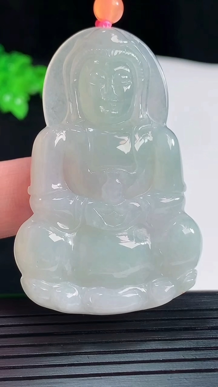 天然A货翡翠正装观音吊坠，尺寸55-36.6-5重量:19.10g
5月20日