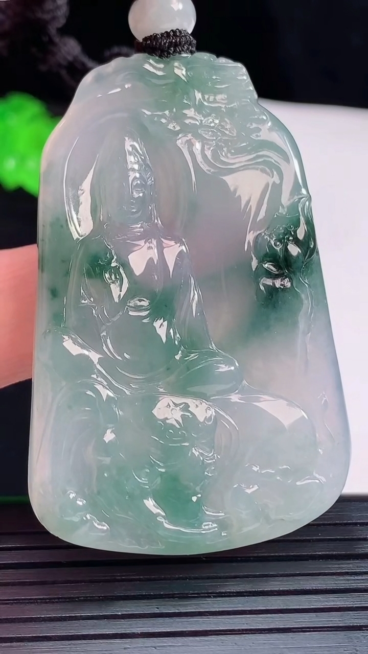 天然A货翡翠飘花普贤菩萨吊坠，尺寸57-37-6重量:32.61g
5月20日