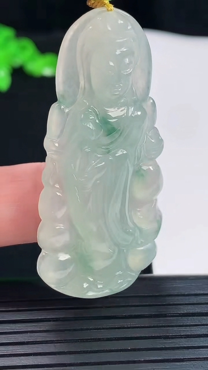 天然A货翡翠飘花动态观音吊坠，尺寸52-25-5.8重量:13.04g
5月20日