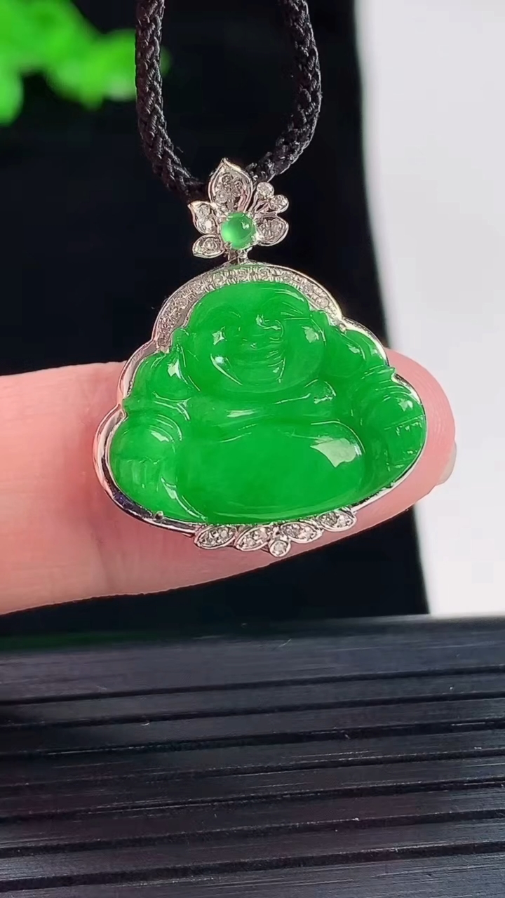 天然A货翡翠佛公吊坠，尺寸24.5-21-5，裸石14.5-19重量:2.40g
5月20日