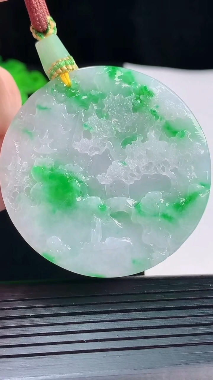 天然A货翡翠山水牌吊坠，尺寸49-9重量:54.80g
5月20日