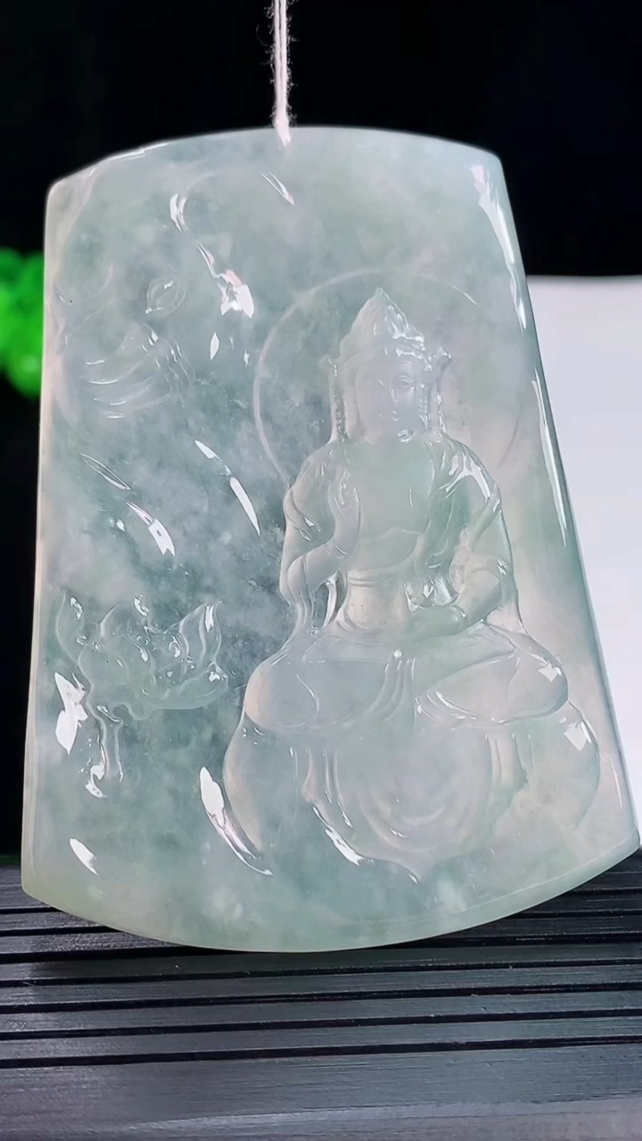 天然A货翡翠普贤菩萨吊坠，尺寸69.2-50-4.2重量:35.79g
5月20日