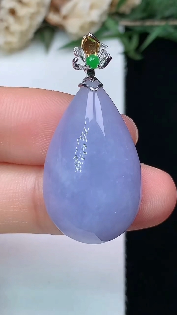 天然A货翡翠k金紫罗兰水滴吊坠，尺寸26.3-16.9-7.8，重量:6.05g
5月20日