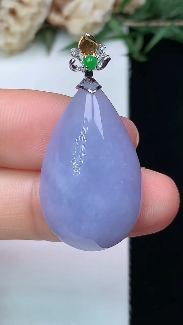 天然A货翡翠k金紫罗兰水滴吊坠，尺寸26.3-16.9-7.8，重量:6.05g
5月20日