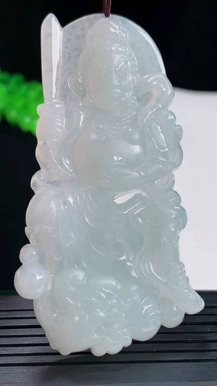 天然A货翡翠不动明王吊坠，尺寸73-39.5-6重量:30.86g
5月20日