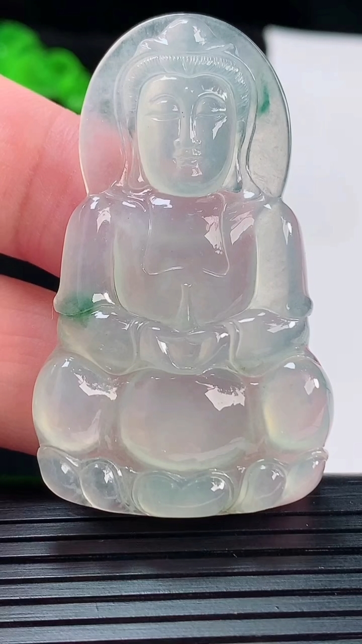 天然A货翡翠冰种飘花正装观音吊坠，尺寸51-30.5-4.6重量:11.79g
5月20日