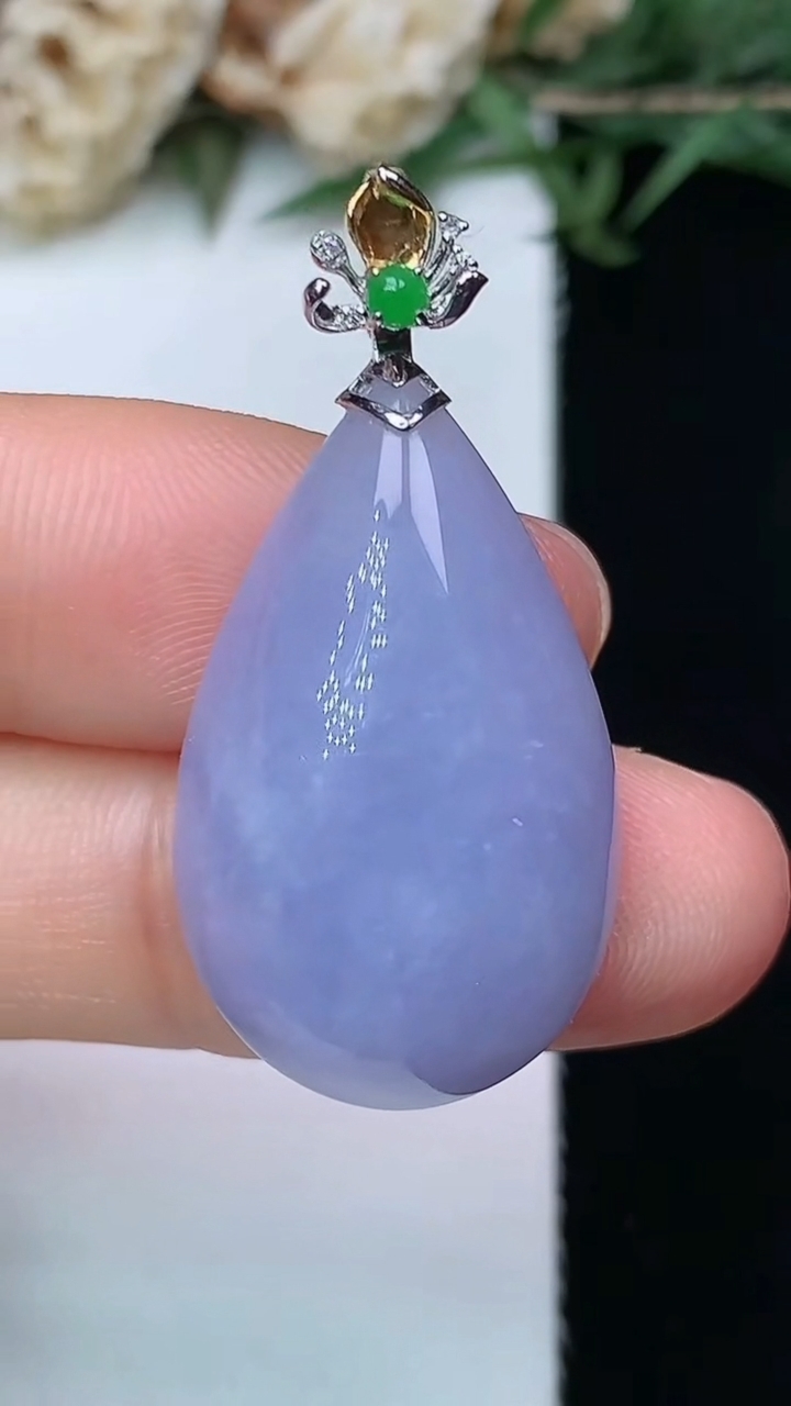天然A货翡翠k金紫罗兰水滴吊坠，尺寸26.3-16.9-7.8，重量:6.05g
5月20日