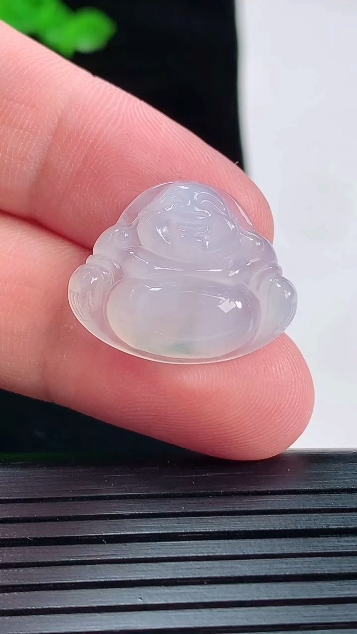 天然A货翡翠冰种飘花佛公吊坠，尺寸19-23-6重量:3.96g
5月20日