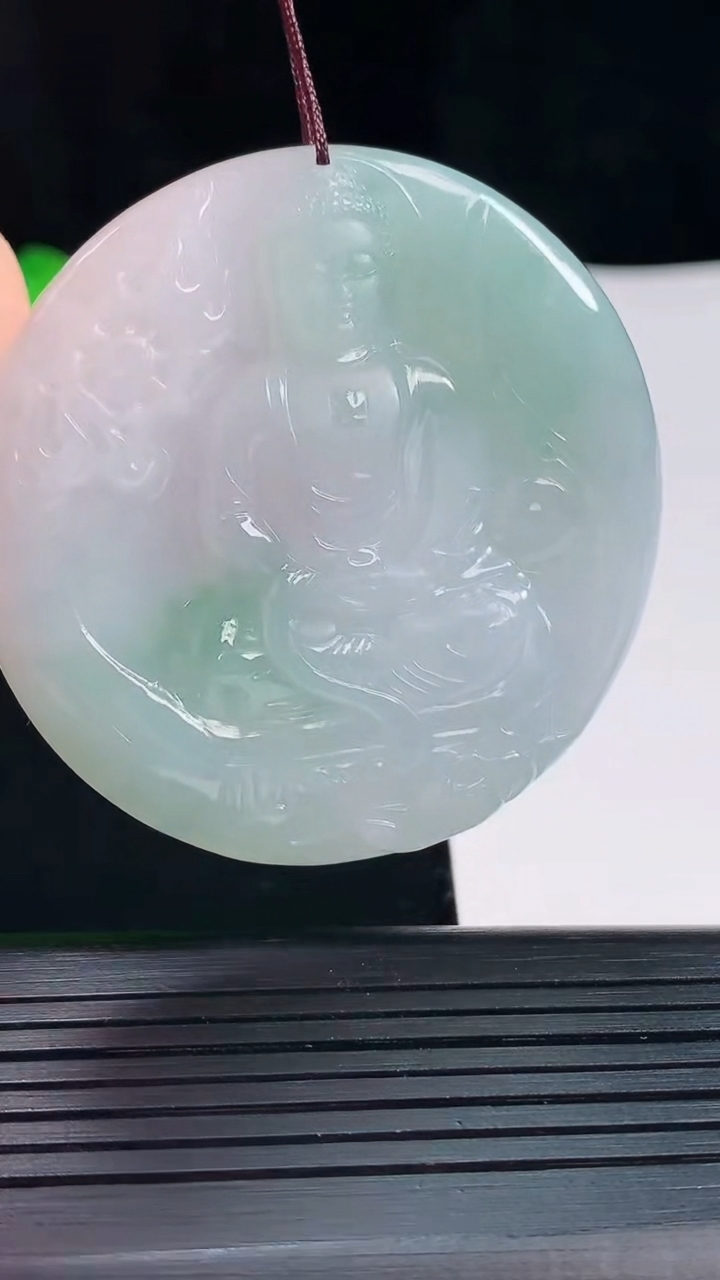 天然A货翡翠大日如来佛吊坠，尺寸50.5-7重量:36.00g
5月20日
