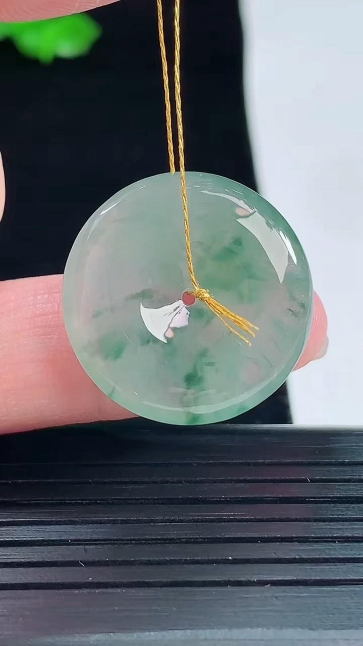 天然A货翡翠飘花平安扣吊坠，尺寸23.6-5重量:5.78g
尺寸-5:5.785月20日