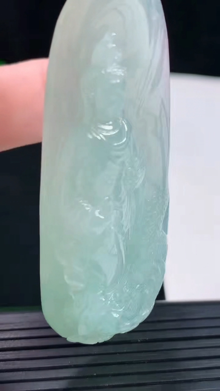 天然A货翡翠御龙观音吊坠，尺寸68-26.5-14重量:37.17g
5月20日