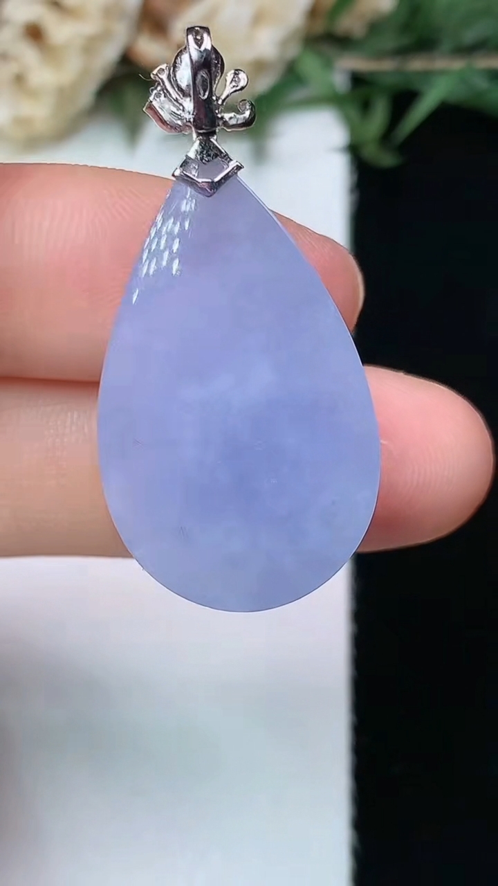 天然A货翡翠k金紫罗兰水滴吊坠，尺寸26.3-16.9-7.8，重量:6.05g
5月20日
