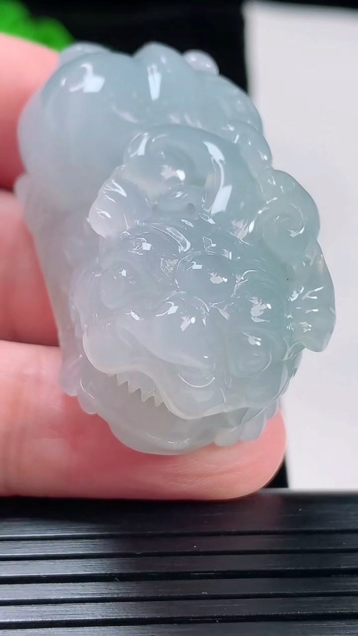 天然A货翡翠貔貅吊坠，尺寸45-25-20.5重量:52.61g
5月20日
