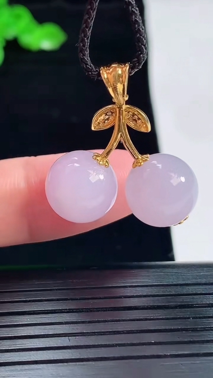 天然A货翡翠18k金紫罗兰圆珠吊坠，尺寸28-25-12，裸石12重量:6.85g
5月20日