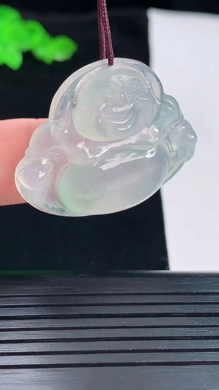 天然A货翡翠种飘花佛公吊坠，尺寸29-36-6.2重量:9.84g
5月20日