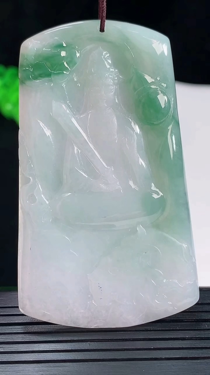 天然A货翡翠文殊菩萨吊坠，尺寸68-38.6-4重量:25.86g
5月20日