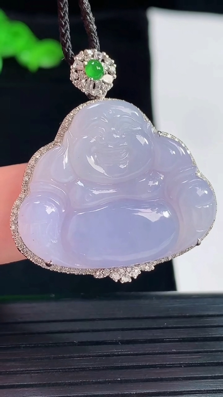 天然A货翡翠种紫罗兰佛公吊坠，尺寸35-31.6-8.2，裸石24.6-29.5重量:7.46g
5