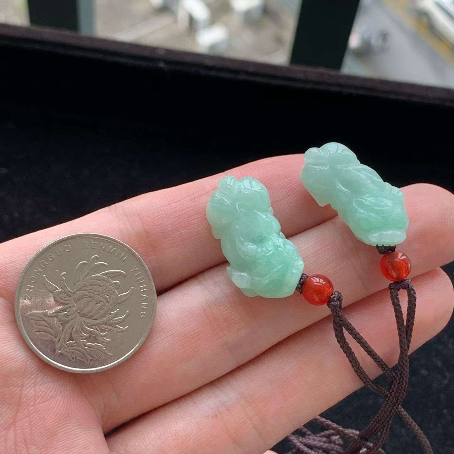 A货天然翡翠冰糯种满绿貔貅一对吊坠重量4.81g
5月20日