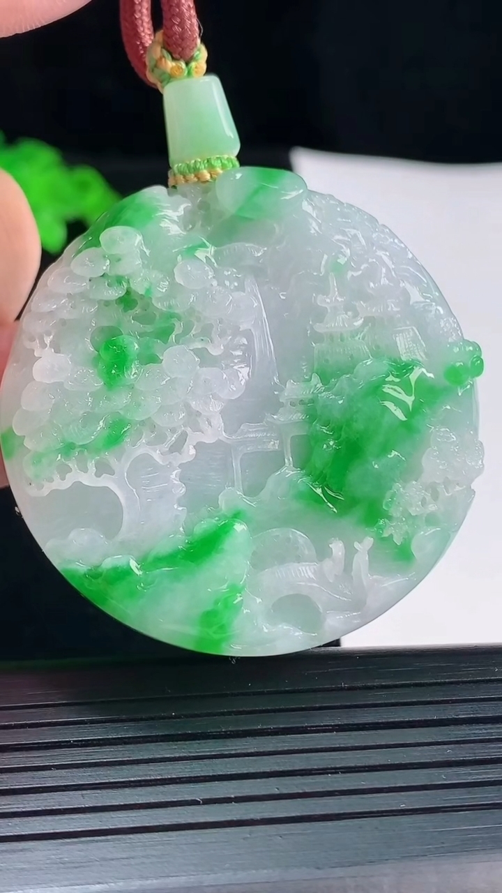 天然A货翡翠山水牌吊坠，尺寸49-9重量:54.80g
5月20日