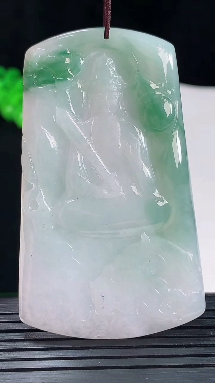 天然A货翡翠文殊菩萨吊坠，尺寸68-38.6-4重量:25.86g
5月20日