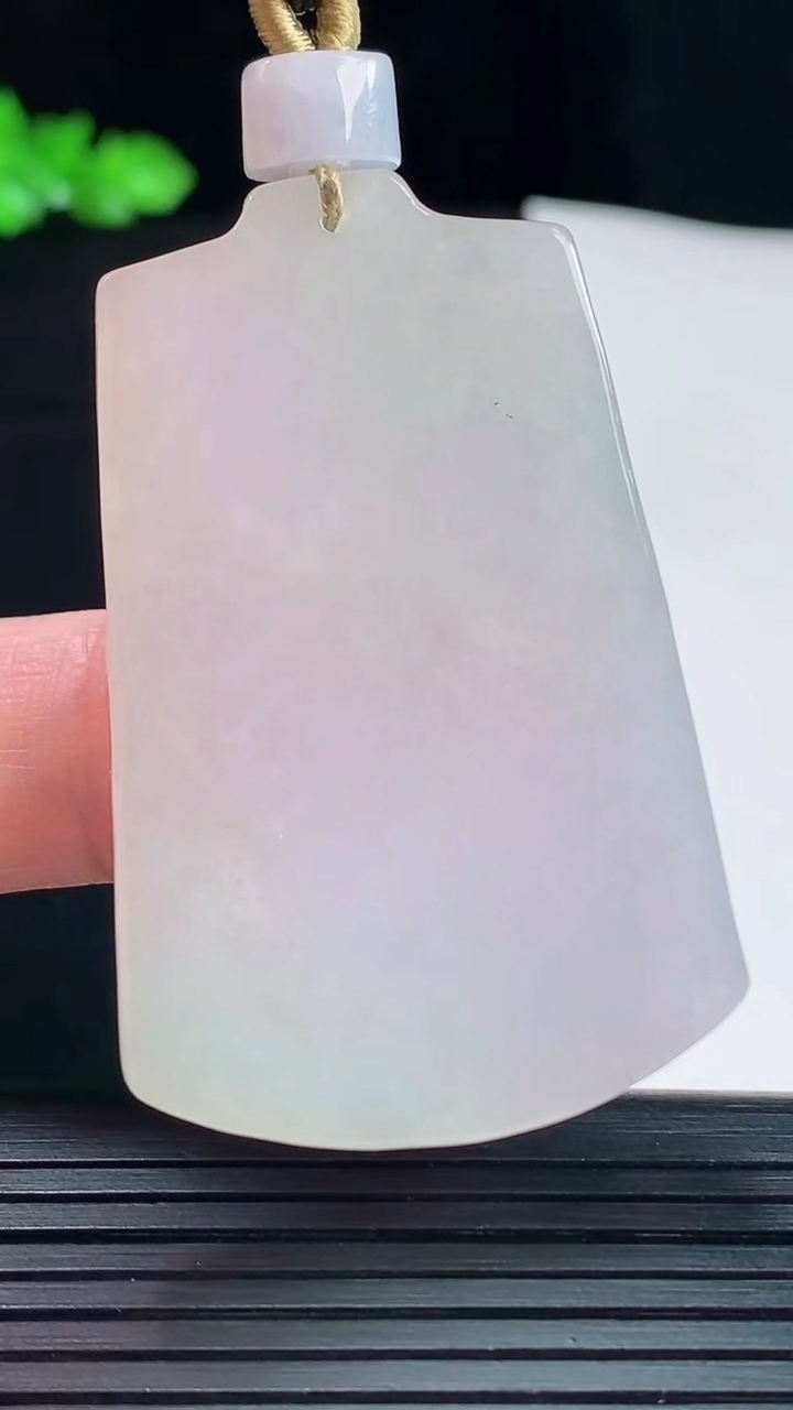 天然A货翡翠紫罗兰仿古龙牌吊坠，尺寸51.5-32.6-5.2重量:22.50g
5月20日
